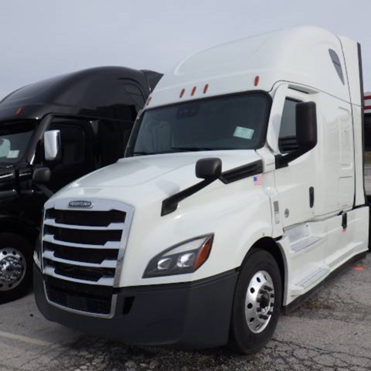 FREIGHTLINER CASCADIA 126
