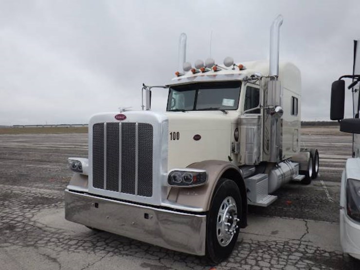 peterbilt-389-image-1
