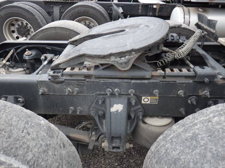 peterbilt-579-image-10