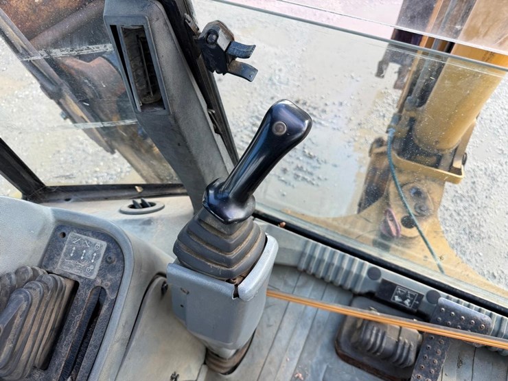 caterpillar-420d-image-36