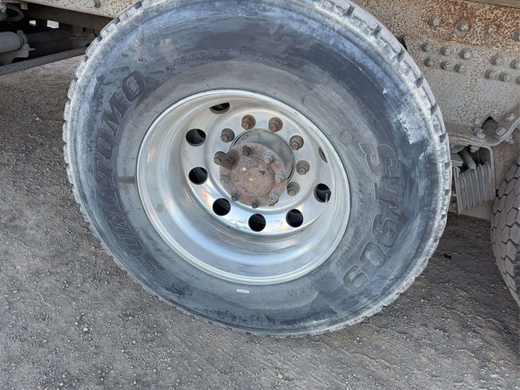 2004-peterbilt-357-image-7