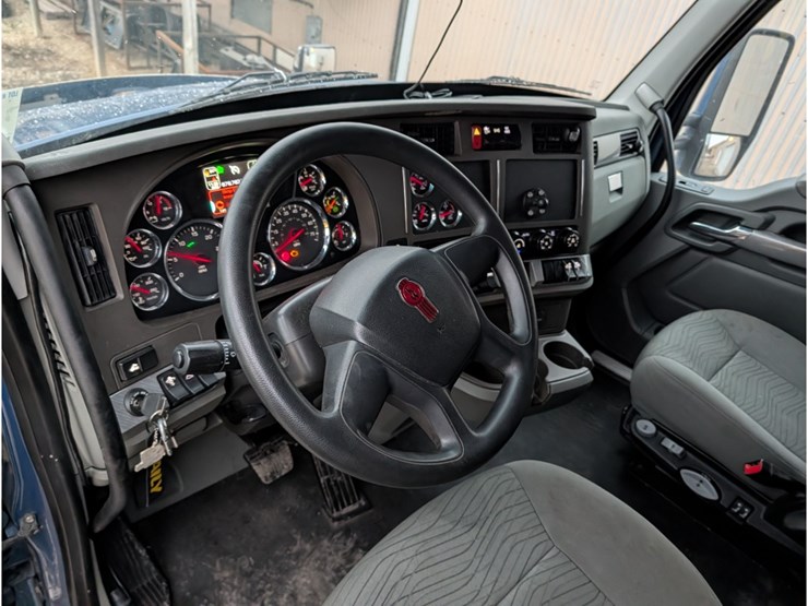 2019-kenworth-t680-image-23