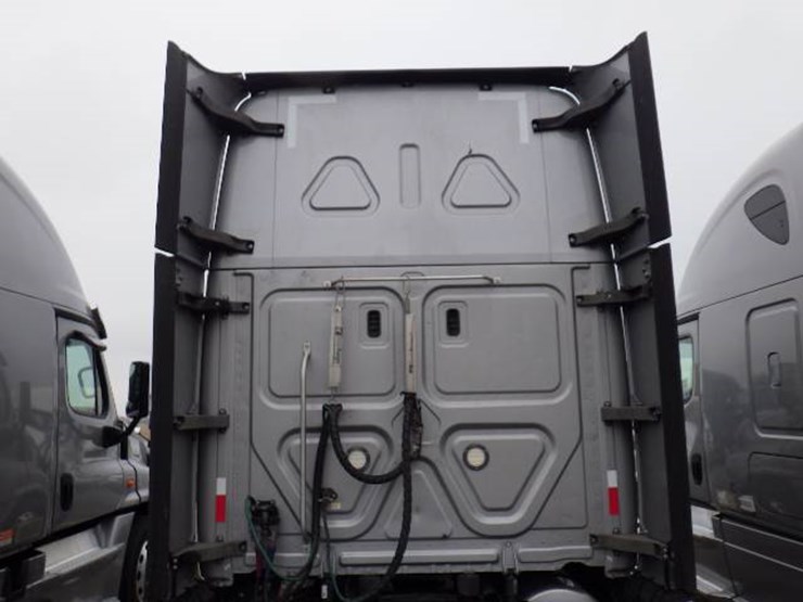 2019-freightliner-cascadia-125-image-18