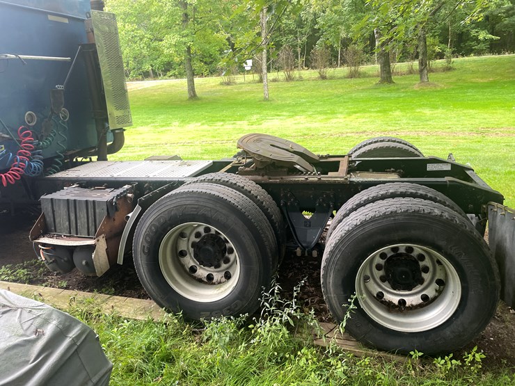 #210-•-2009-international-eagle-semi-tractor-(fall-creek,-wi)-(has-wi-title)-image-9
