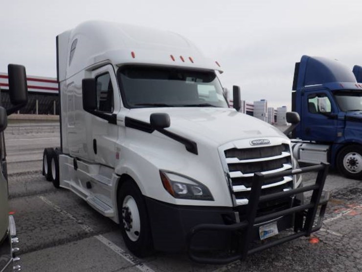 freightliner-cascadia-126-image-3