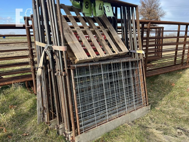 homemade-3-sided-sheep/goat-pens-image-2
