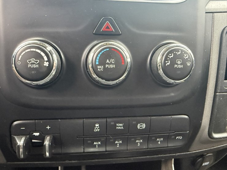 #1830-•-2015-ram-5500-4x4-service-truck-image-36