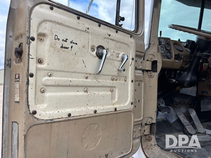 1985-mack-r686st-image-64