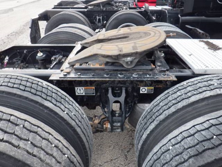 peterbilt-579-image-9