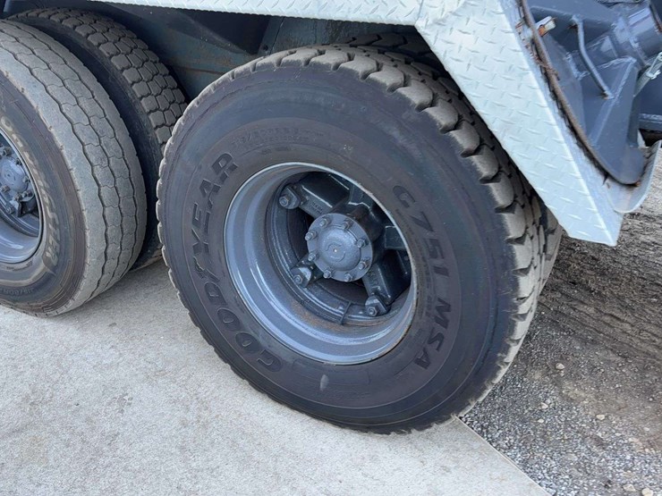 1993-grove-tms700b-image-15