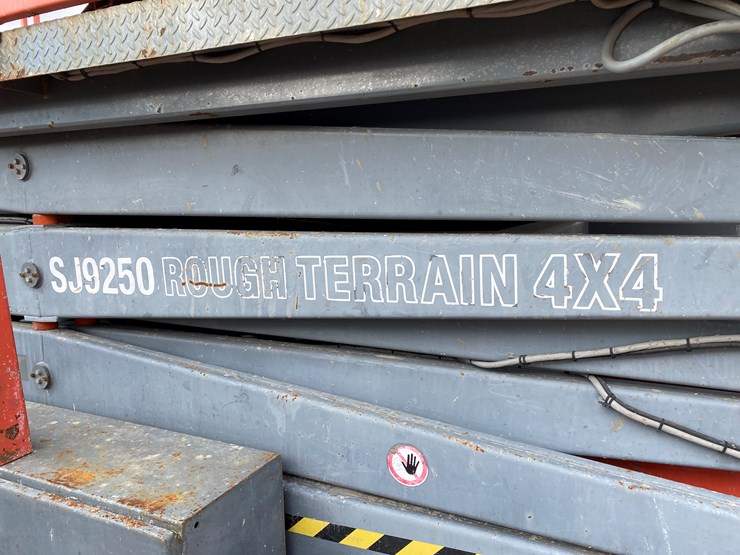 #474-•-2013-skyjack-sj9250-rough-terrain-4x4-diesel-scissor-lift-(mosinee,-wi)-image-4