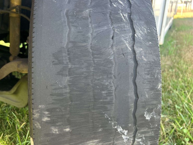 2006-freightliner-mt55-image-9