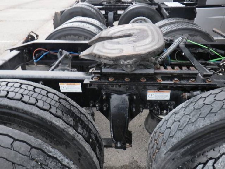 2019-freightliner-cascadia-125-image-14