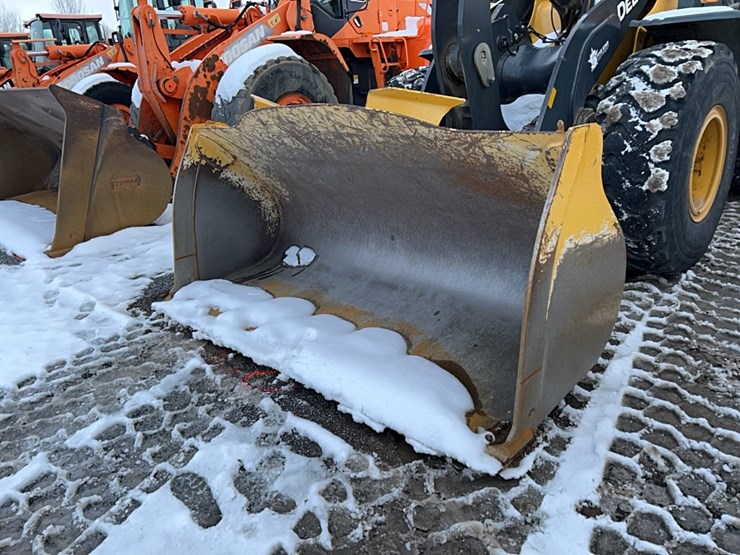 2019-deere-544l-image-2