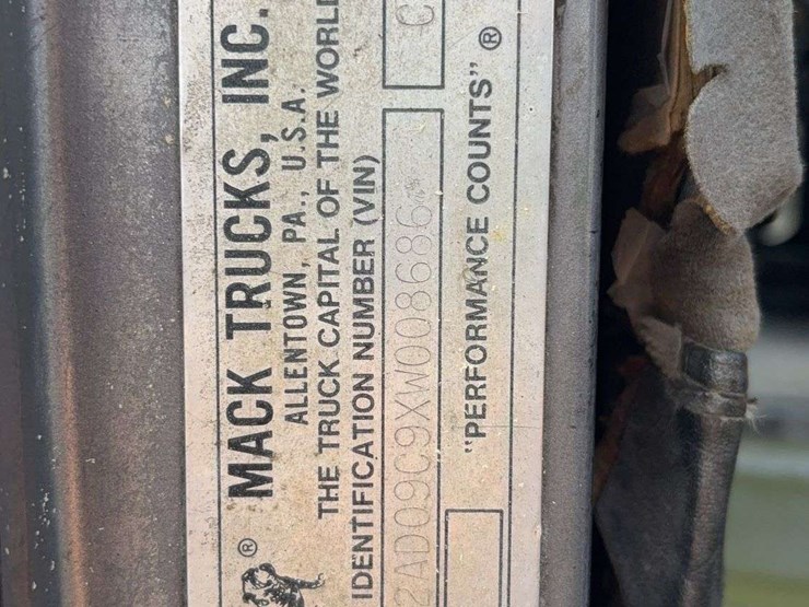 1999-mack-cl713-image-31
