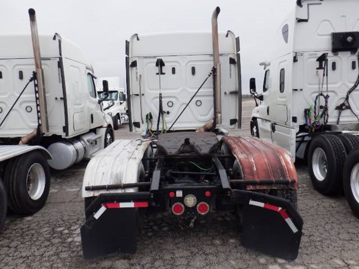 freightliner-cascadia-126-image-12