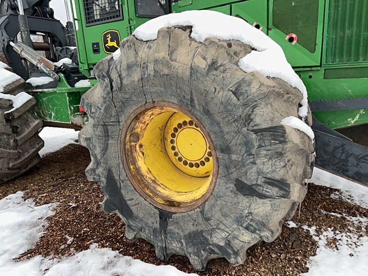 2016-deere-648l-image-19