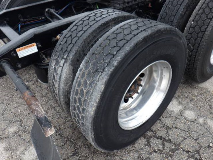 freightliner-cascadia-125-image-11