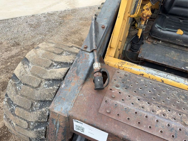 new-holland-l783-image-21