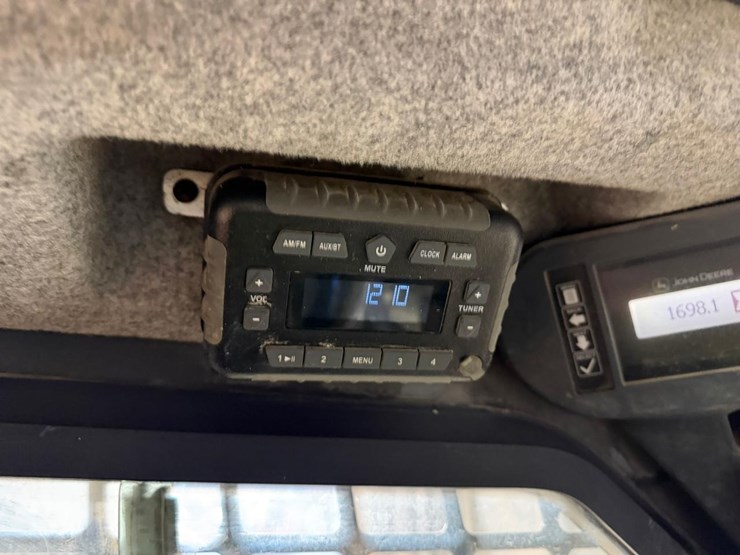 2021-deere-317g-image-24