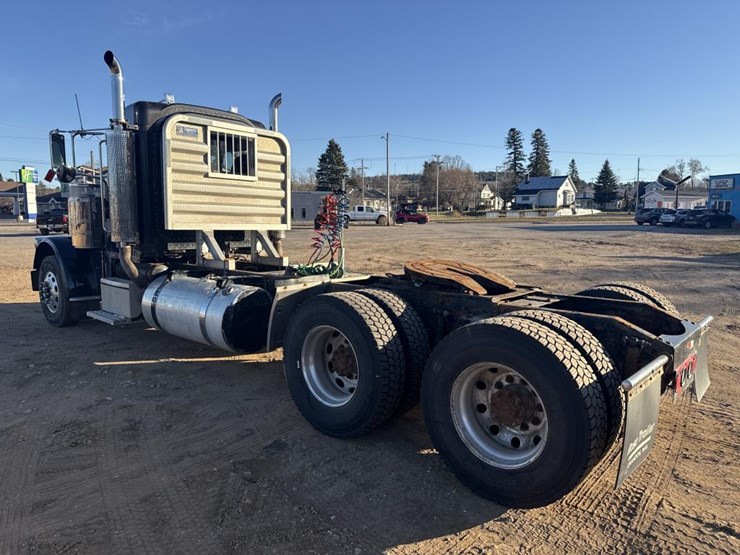 2008-peterbilt-388-image-3