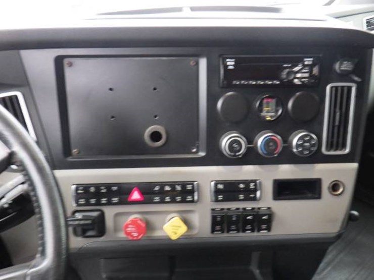 freightliner-cascadia-126-image-20