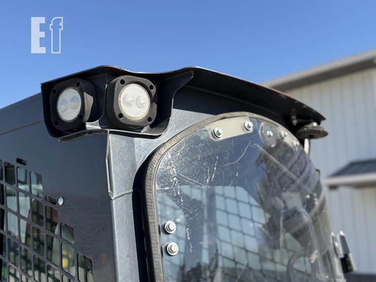 2017-deere-331g-image-19