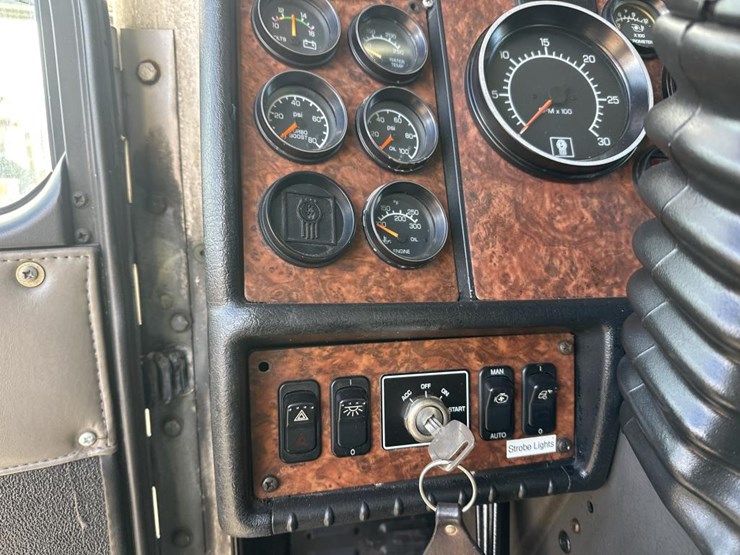 2005-kenworth-t800-image-64