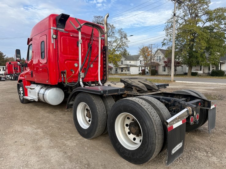 2019-freightliner-cascadia-125-image-5