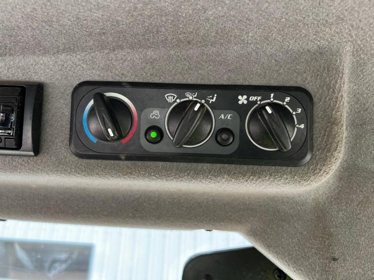 kubota-m7040hdc-image-33