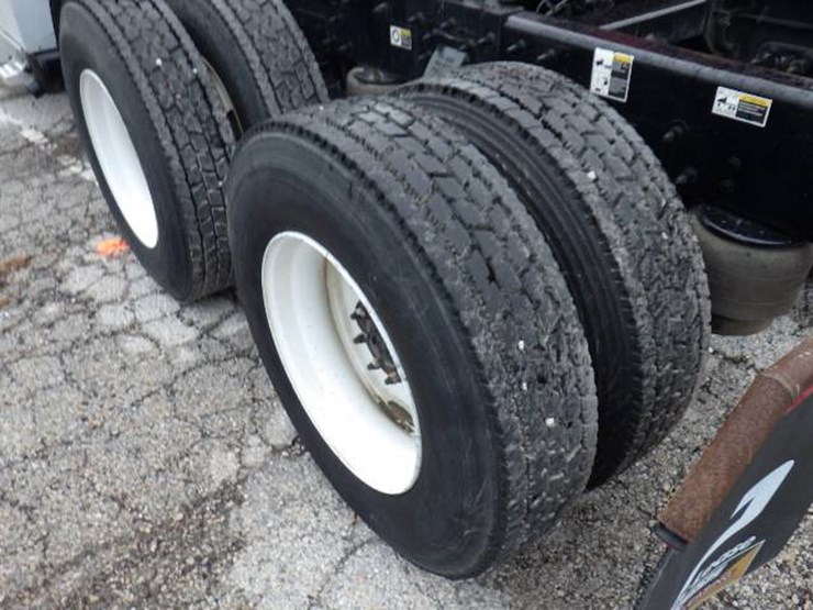 2019-peterbilt-579-image-12