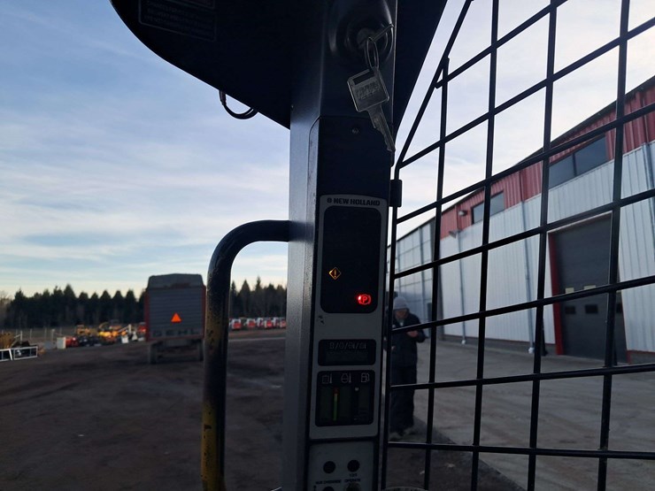 new-holland-l225-image-22