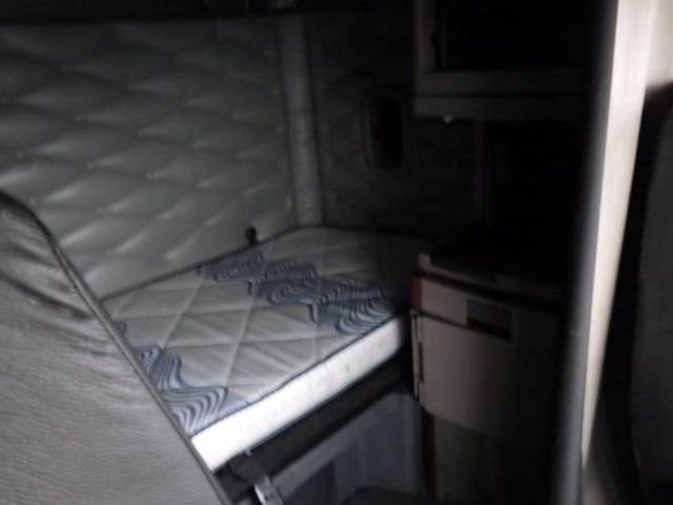 2019-freightliner-cascadia-125-image-7