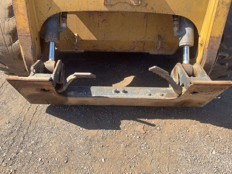 caterpillar-246-image-16