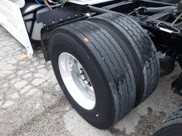 freightliner-cascadia-125-image-18