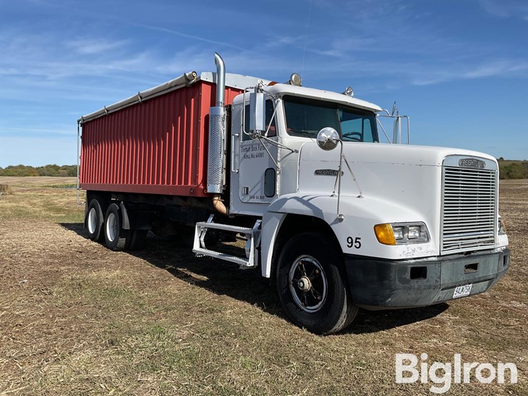 freightliner-fld120-image-3