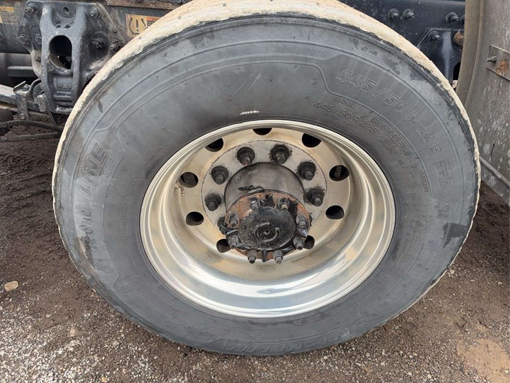 2019-peterbilt-579-image-6