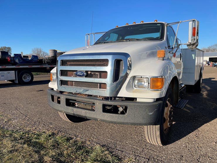 2015-ford-f650-image-1