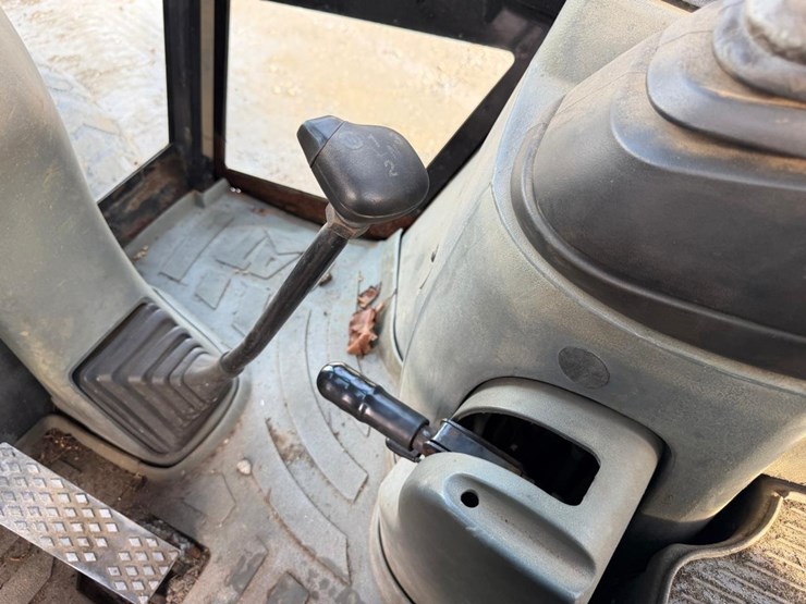 caterpillar-420d-image-31