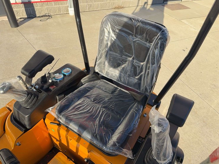 2025-miva-va15p-mini-excavator-image-5