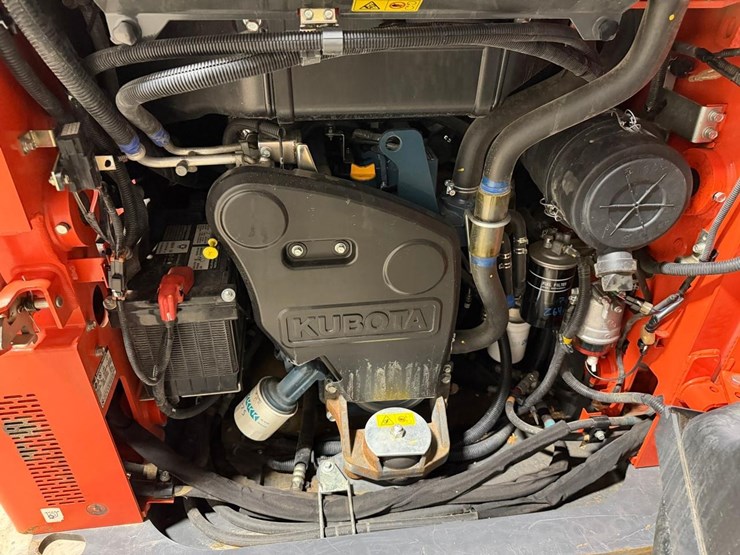 2023-kubota-ssv75hc-skid-steer-loader-image-14
