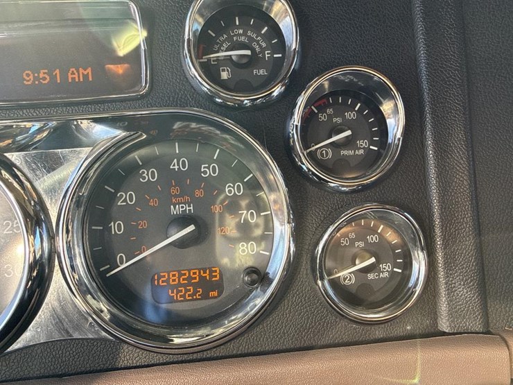 2012-peterbilt-389-image-82