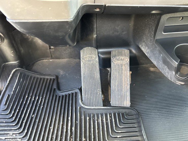 2017-peterbilt-337-image-105