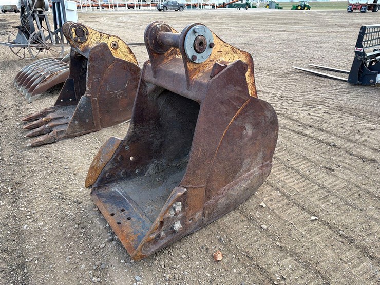 excavator-bucket-image-1