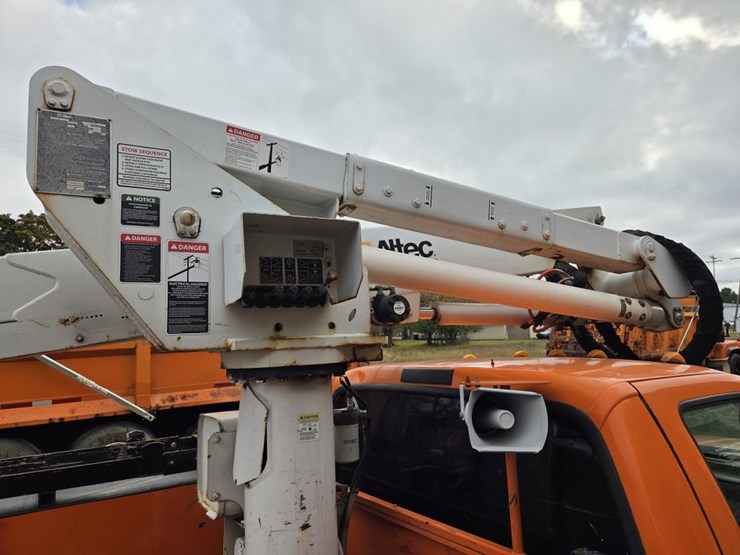 2005-ford-f550-xl-image-33