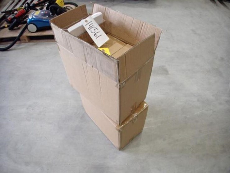 qty-of-(2)-boxes-of-4-in.-clear-glass-ball-lights-image-2