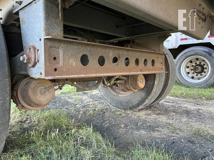 2019-wilson-livestock-trailer-image-34