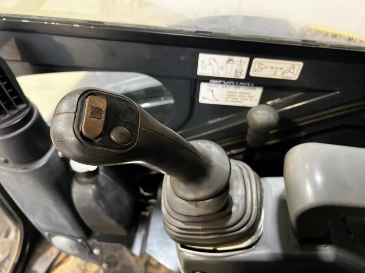 2019-deere-26g-image-30