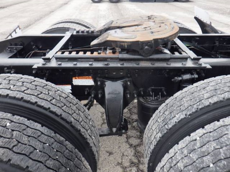 2022-freightliner-cascadia-126-image-9