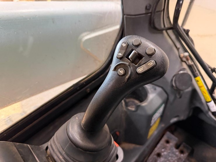 2022-bobcat-t76-image-28